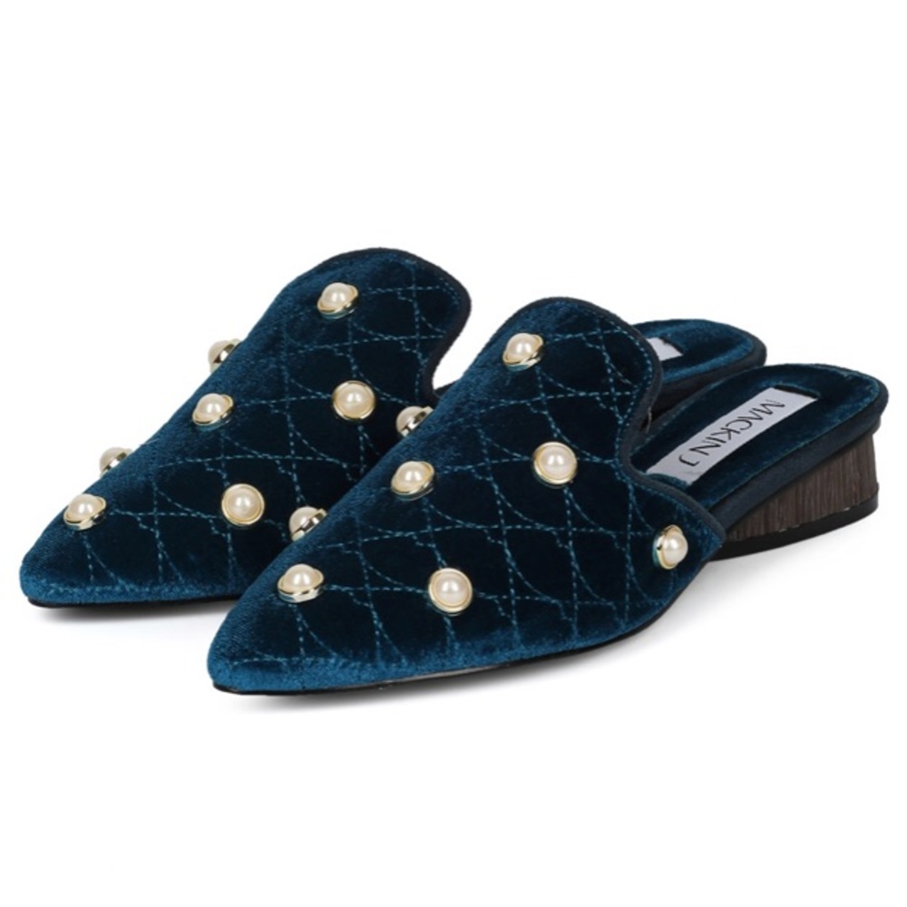 $15 💠 Quilted pearled Velvet Flat mules - Picture 1 of 3